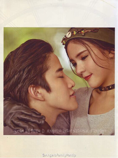 - 即使退下戏服并非我所想、我仍爱你故事里的模样。