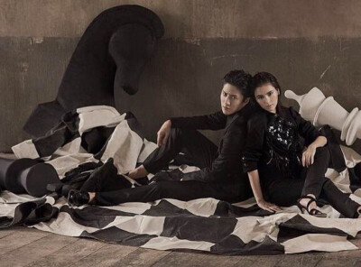 - 即使退下戏服并非我所想、我仍爱你故事里的模样。