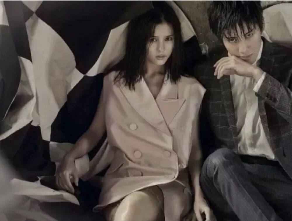 - 即使退下戏服并非我所想、我仍爱你故事里的模样。