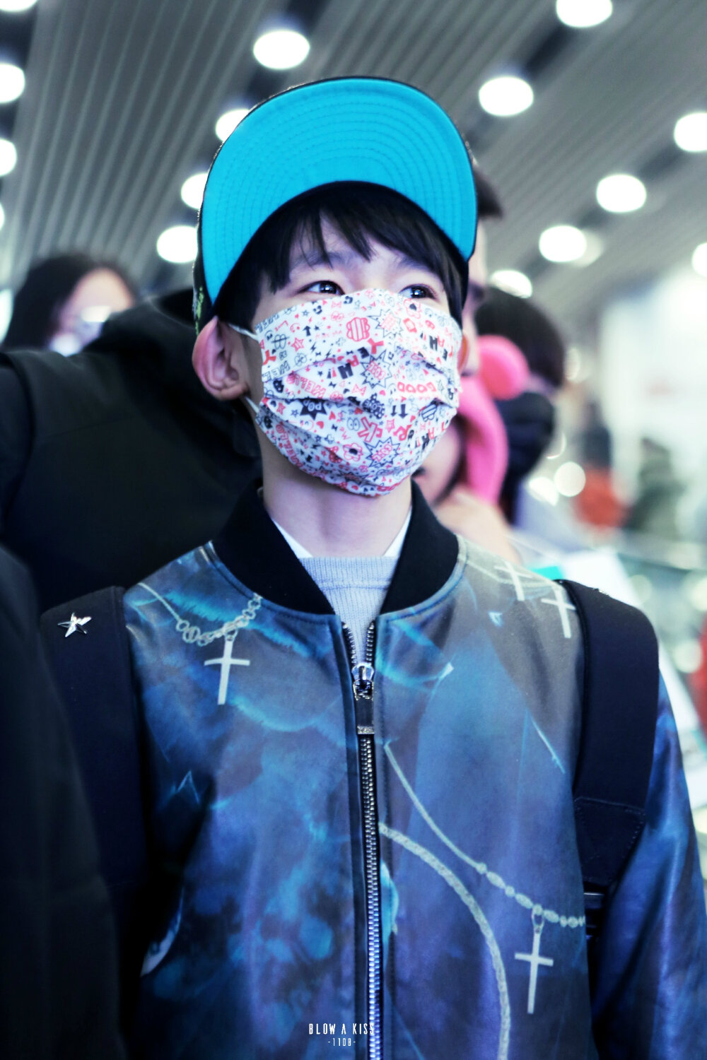 TFBOYS王源 151127重庆赴北京 cr:BlowAKiss1108