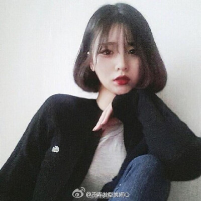 短发。