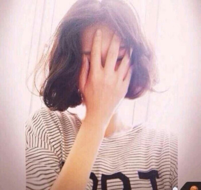 短发。