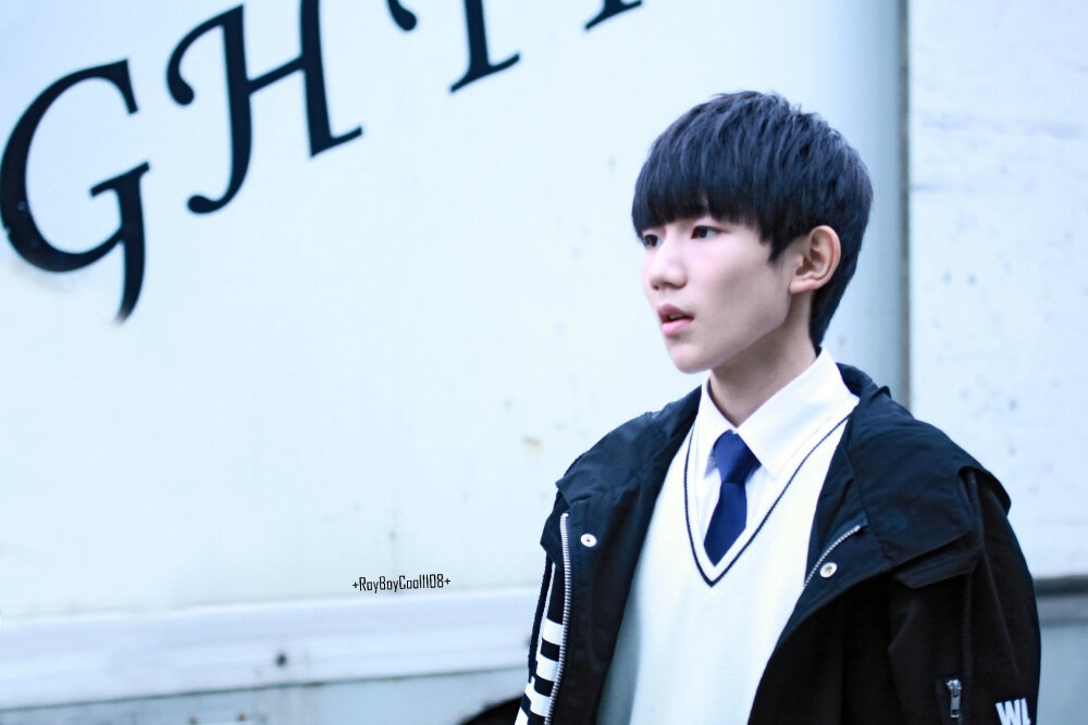 TFBOYS王源 韩国行程上班 cr：RoyBoyCool1108