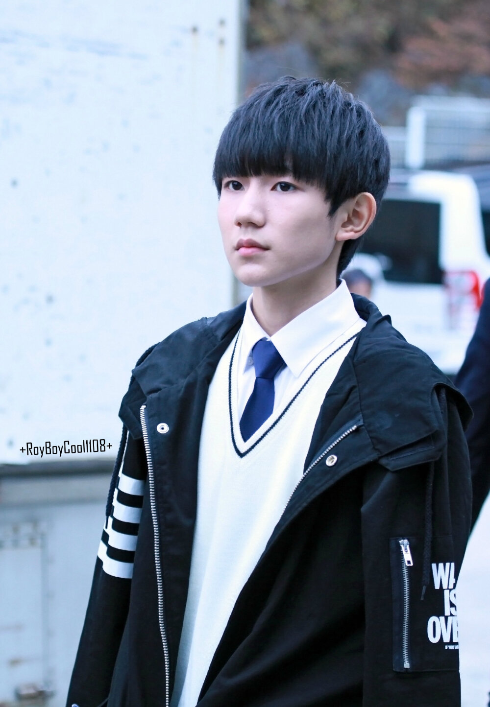 TFBOYS王源 韩国行程上班 cr：RoyBoyCool1108