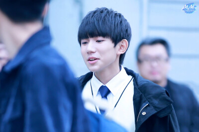 TFBOYS王源 韩国行程上班 cr：MemorableMelody