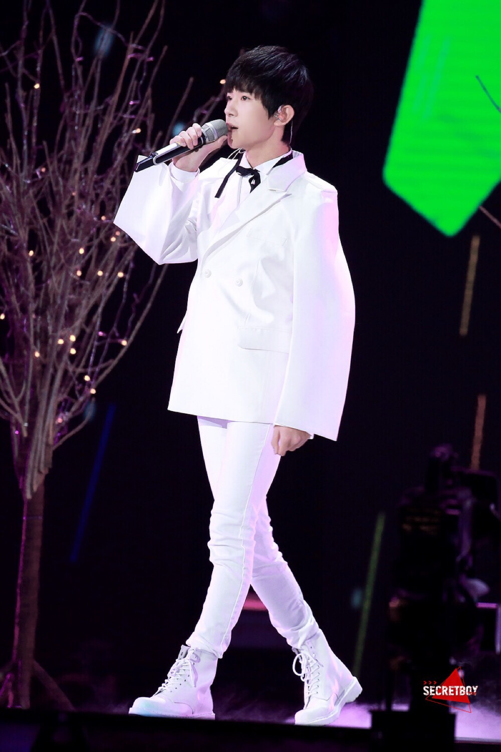 易烊千玺 2016湖南跨年。