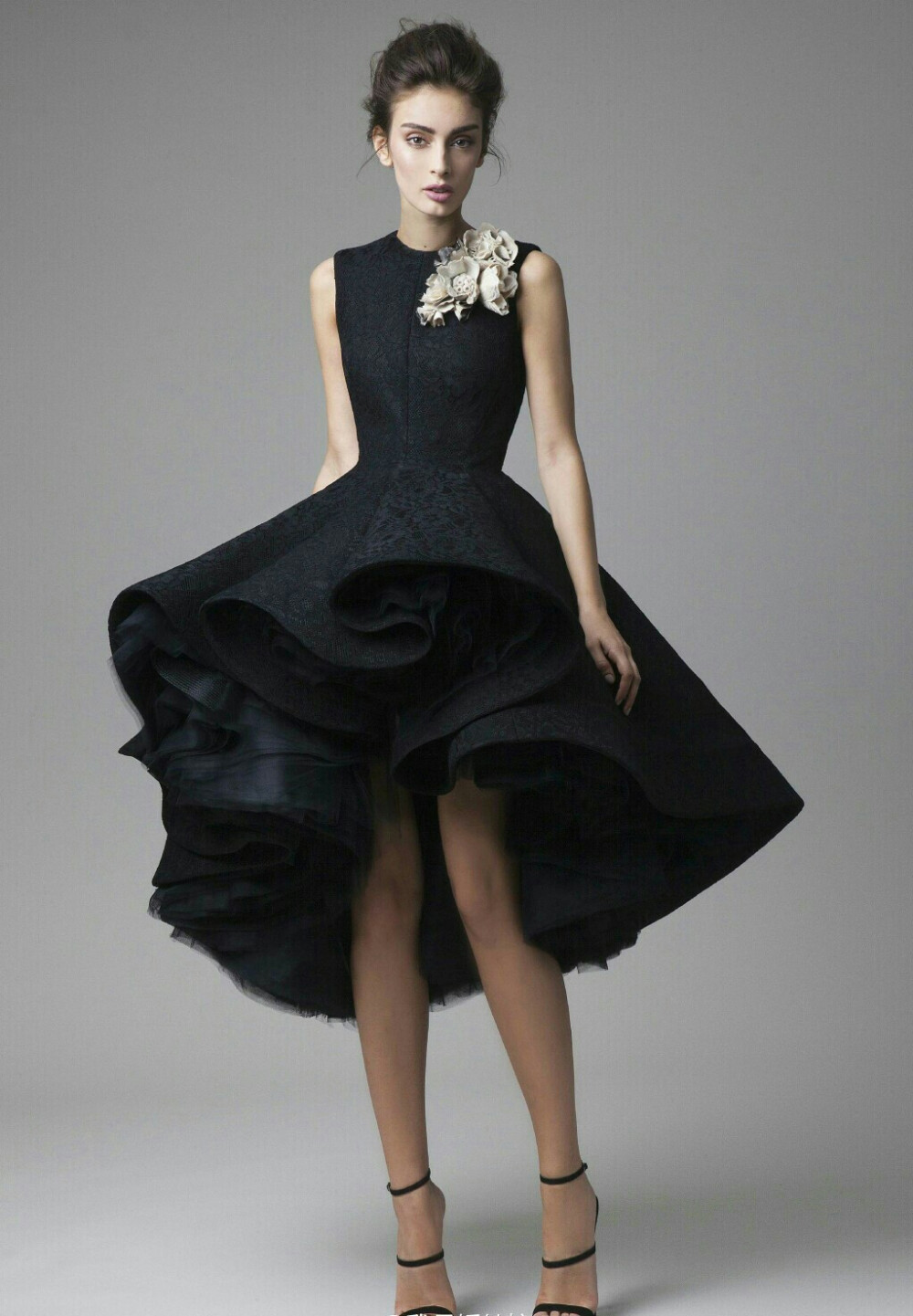 Krikor Jabotian 近几年经典款 精致的后背设计 可谓深得人心