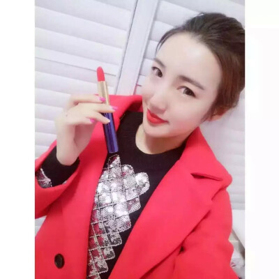 美颜秘笈❤️冬天里的暖阳—玛莎拉红。不同于朱古力高冷。玛莎红的颜色会带点偏暖橘色，给人忍不住想要靠近的感觉～
