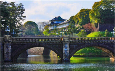 二重桥，景色超美，可惜是冬天去的。只能盗张图弥补下遗憾