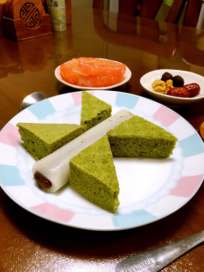 【豆沙条头糕配抹茶糕】
