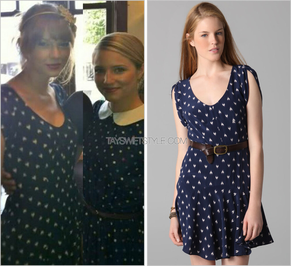 Event：With Dianna Agron and a fan | Hyannis Port, MA | July 7, 2012
<br />Dress：Rebecca Taylor ‘Ikat Heart Printed '40s Dress’ - $350.00
<br />Worn with: Anthropologie headband
<br />Taylor于2012.07.07与Dianna Agron在美国马萨诸塞州海恩尼斯港与粉丝合影。她们此前还在独立日在这里度假。