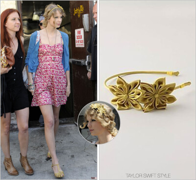 Event：Walking around with friends | Beverly Hills, CA | April 16, 2010
Headband：Anthropologie ‘All Year Poinsettia Headband’
Worn with: American Eagle dress
Taylor于2010.04.16与友人在美国加利福尼…