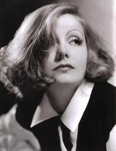 葛丽泰嘉宝（Greta Garbo）
英文名：Greta Garbo
中文名：葛丽泰·嘉宝
原名：葛丽泰·洛维·萨格斯塔夫森
生日：1905年9月18日
逝世：1990年4月15日
出生地：瑞典
最喜欢的动物：狗、猫…