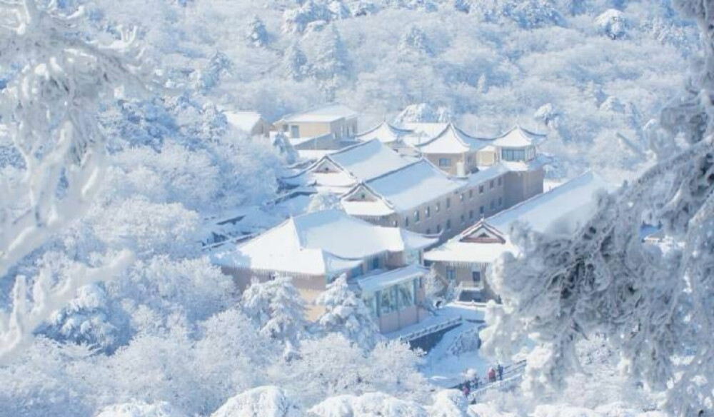 雪中黄山