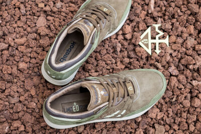 为了纪念 Reebok（锐步）的经典款型 Ventilator 25 周年，Reebok 邀请了多家品牌联合设计纪念版。这款“Sulphur”则邀请了西班牙的球鞋名店 LimitEDitions ，鞋身用绿色搭配棕色，与硫磺矿石的色调相似，整体有一种…