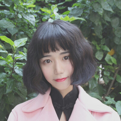 短发。