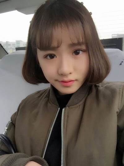 短发。