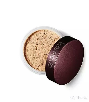 Laura Mercier 
Translucent Loose Setting Power
价格：$37.00
推荐购买方案：香港代购
Laura Mercier这款散粉是真心便宜，而且用完有种物超所值的感觉。他们家这款是雾面效果，所以对控油效果很明显。但又不会干，完全没有起皮、卡粉这种问题。而且虽说是雾面的吧，但还能显的妆容很薄透，也是有点牛。绝对是大油田和雾面妆容追求者的首选！不过他们家这款需要注意，如果涂的量太多，很容易显得脸很白。真的是非常白，白的吓人。