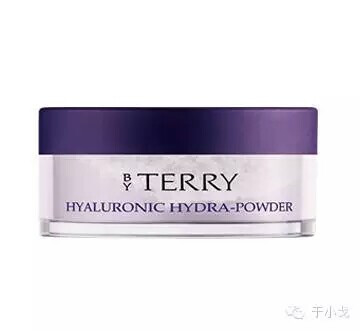 By Terry 
Hyaluronic Hydra－powder
价格：€46.00
推荐购买方案：找代购
这款跟之前的不同，涂在脸上是雾面妆感，如果喜欢哑光妆的，一定一定要选择他们家。而且他们的雾面还会帮助均匀肤色，真心显得肤质特别好！同样也有明显的控油效果，但相比与Top3在粉质上感觉还是差一点啦。反正小肥羊我就不喜欢雾面的妆感，这款怎么用怎么别扭。