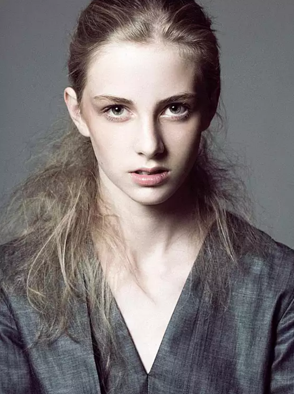 法国模特deborahdevareeb1999年5月30日出生现在还不到17岁