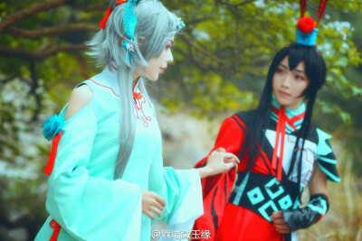  #三月雨# 南北组 洛天依：潋玉缘；乐正绫@龙婴NOKI 感谢摄影@摄影师-Tony- 原PV：Days幻梦年华乐团/Wing翼 感谢对唱版本音乐支持：清歡_Zoe PV：http://t.cn/RbRAgUJ