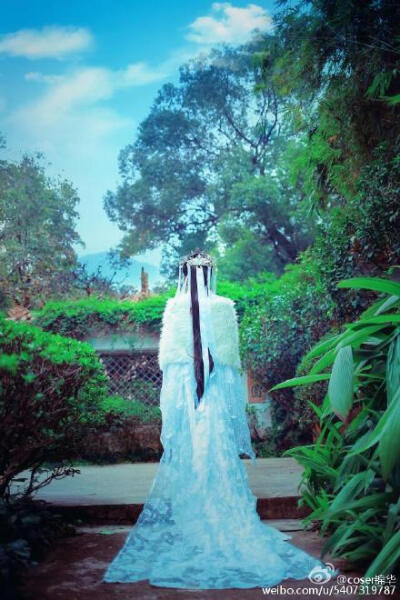 #COS正片##古风原创#《折柳而归》便不能留，静候汝归。 出境cn:锦华 摄影:KY@KingY_KY 后期 :日夏工作室@日夏工作室 后勤 :cn:特仑苏@小龙瞎似的特仑苏 cn:狐狸 人设:蓝顾 化妆:帝兮 造型/头饰:自理 文…