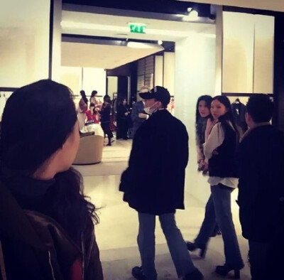 【#权志龙# X marvingarciaofficiel&joyce_wxw INS 更新】「20160126 GD spotted at Chanel Shop in Paris」[哆啦A梦花心][哆啦A梦花心]