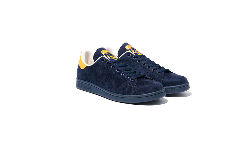 adidas Originals 的秋冬系列推出了以经典款型 Stan Smith 为原型的新品 College Pennant ，不过，鹅黄、西瓜红与深蓝这三种纯色已难见原本小白鞋的踪影。鞋跟处使用了撞色系，对比鲜明