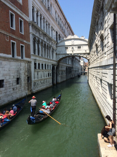 送君千日，只为今天一绝别。
