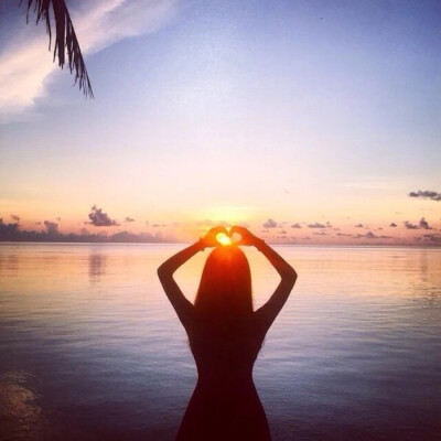 长发女生 背影 头像