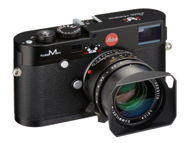 这两款限量版相机分别以 Leica 两大经典系列 C 和 M 为蓝本，前者只在相机的左下角印上了熊本熊的卡通图案，后者除了相机顶部和面部印有熊本熊外，还带有 Leica x Kumamon 的 logo。