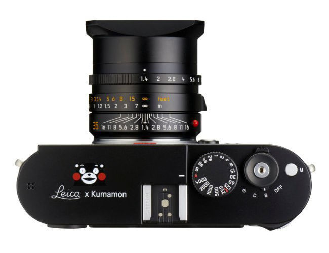 这两款限量版相机分别以 Leica 两大经典系列 C 和 M 为蓝本，前者只在相机的左下角印上了熊本熊的卡通图案，后者除了相机顶部和面部印有熊本熊外，还带有 Leica x Kumamon 的 logo。