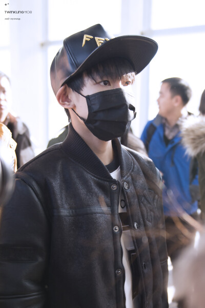 TFBOYS王源 151216杭州赴北京 cr:Twinkling1108