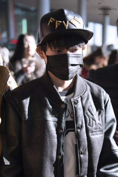 TFBOYS王源 151216杭州赴北京 cr:Twinkling1108