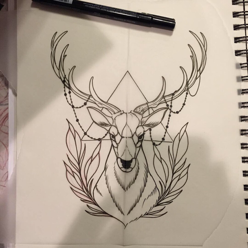 对称纹身图案设计鹿