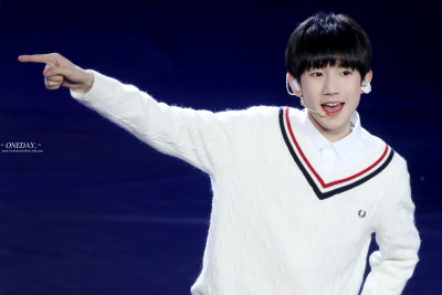 TFBOYS王源 151219 《最强大脑》录制 cr:_OneDayRoy_