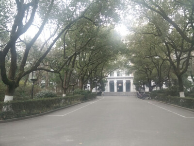 南京大学