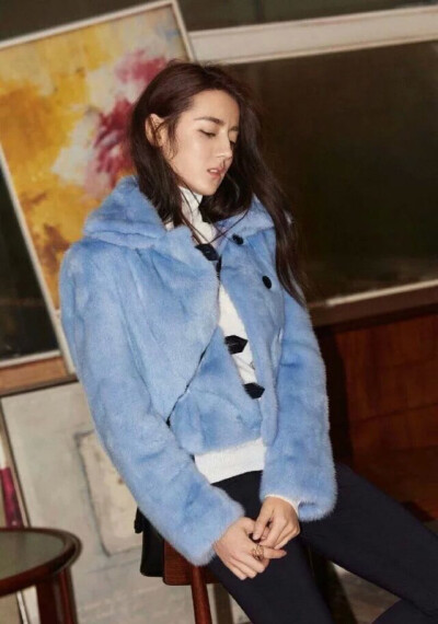 迪丽热巴美如画！