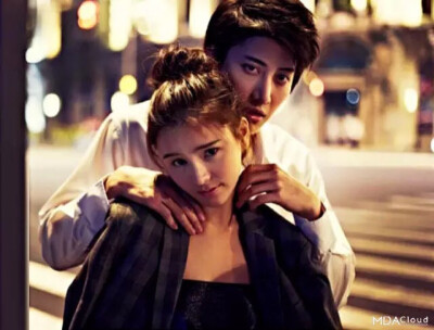 - 即使退下戏服并非我所想、我仍爱你故事里的模样。