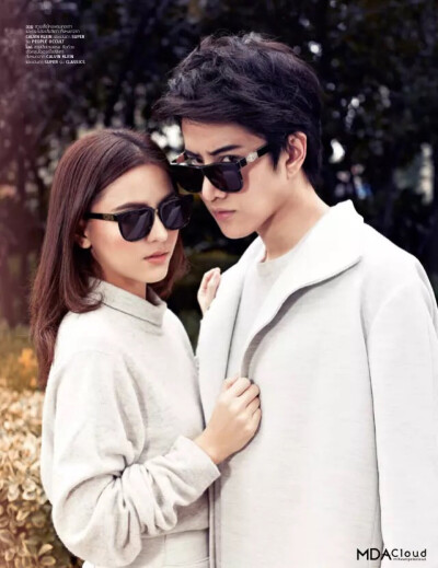 - 即使退下戏服并非我所想、我仍爱你故事里的模样。