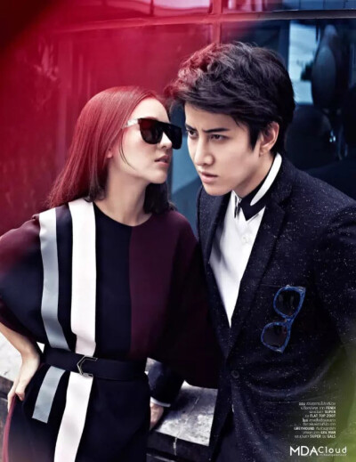 - 即使退下戏服并非我所想、我仍爱你故事里的模样。