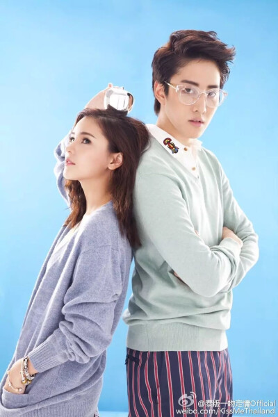 - 即使退下戏服并非我所想、我仍爱你故事里的模样。