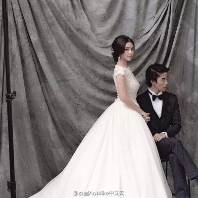 - 即使退下戏服并非我所想、我仍爱你故事里的模样。