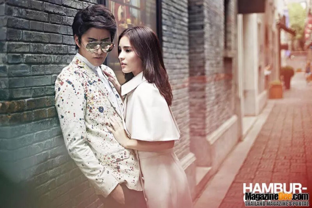 - 即使退下戏服并非我所想、我仍爱你故事里的模样。