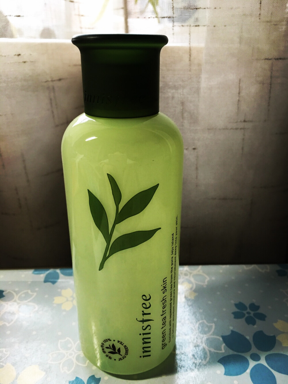 Innisfree绿茶水~清爽的不行！还用过滋润的，但是一点不会感觉黏~感觉夏天用清爽，冬天用滋润的比较适合！