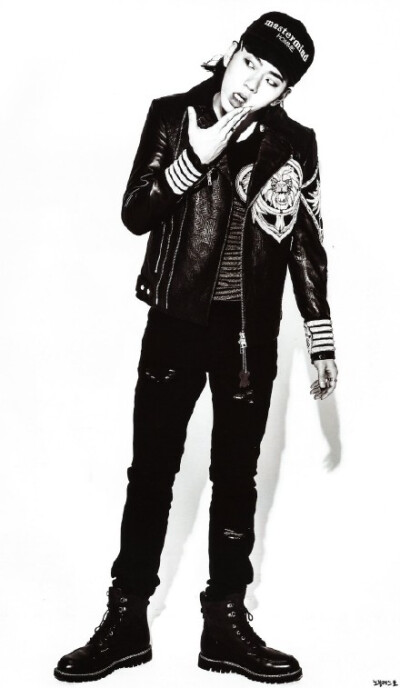 禹智皓（Zico），1992年09月14日出生于韩国首尔，歌手、Block B组合队长，Rapper。