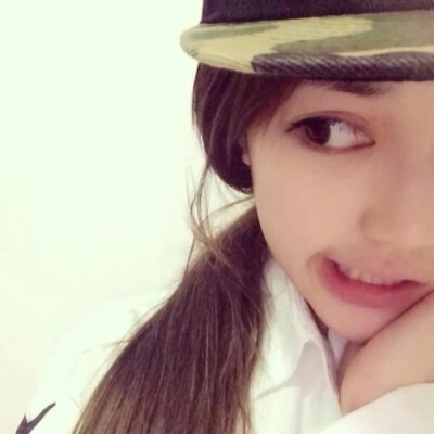 一定要找到一个“能让你成为你自己”的事情。它不是你的标签，而应当是你的内核，你的一切都围绕它生长、辐射，你才会是独一无二的自己，而不是像现在一样，扔进人群，迅速被淹没。――雷明