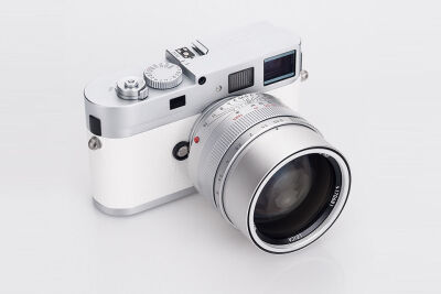 莱卡相机（Leica） 推出 M9-P 纯白色限量版，嗯，售价 50000 美元。这一款 2012 年制造，当时只在日本发售