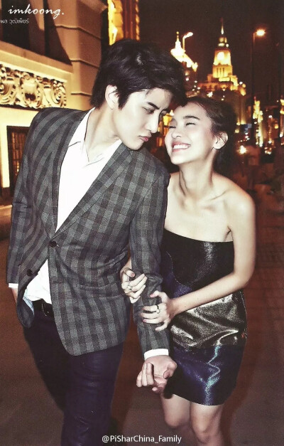 - 即使退下戏服并非我所想、我仍爱你故事里的模样。