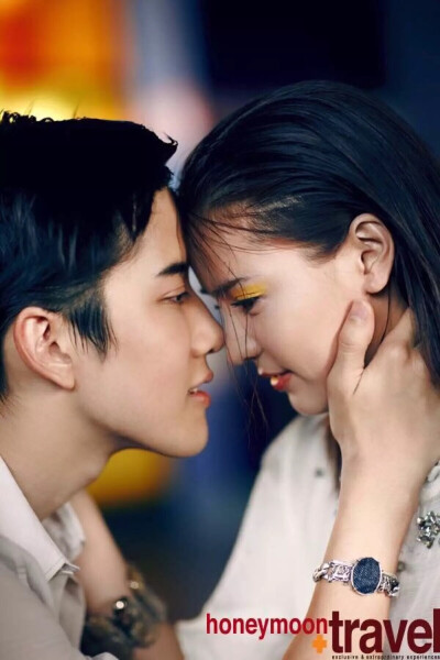 - 即使退下戏服并非我所想、我仍爱你故事里的模样。